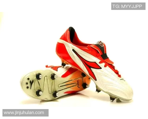 球星亲穿过的经典足球鞋盘点与回顾